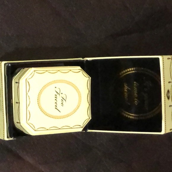 Too Faced Light Diamond Fire Highlighter - Picture 2 of 4